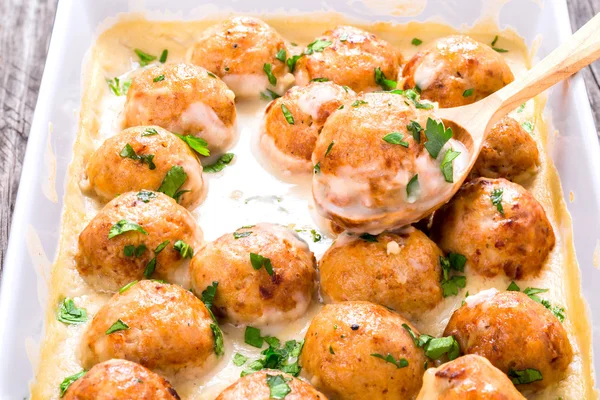 Meatballs  in a creamy gravy sauce, close-up — Stock Photo, Image