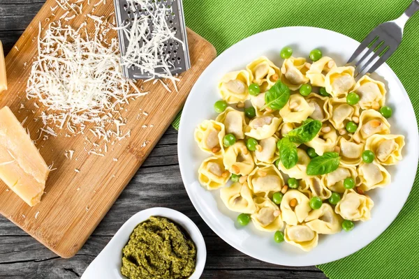 Tortellini with green peas, fried Pine nuts,  top view — Stock Photo, Image