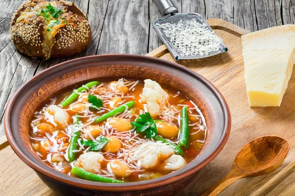 Minestrone vegetable soup with beans, cauliflower, tomatoes, close-up, top view — Stock Image Minestrone vegetable soup with beans, cauliflower, tomatoes, close-up, top view Stock Picture