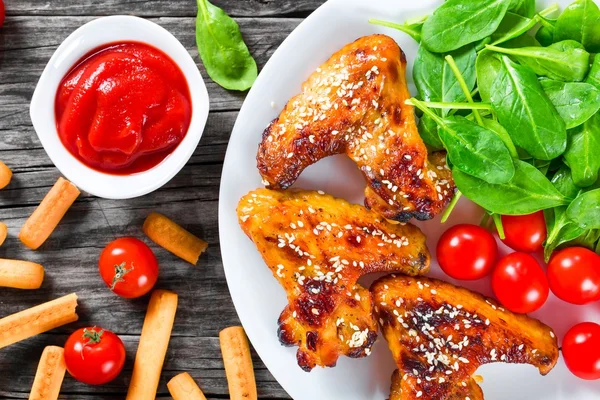 Roasted chicken wings with spices,  top view, close-up — Φωτογραφία Αρχείου