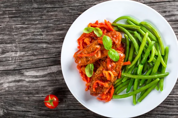 Carne delicioasă tocană cu sos de roșii — Fotografie, imagine de stoc