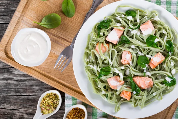 Salmon and Spinach Fettuccine pasta on white dish — Stock Photo, Image