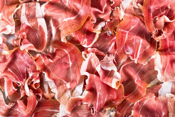 Lezzetli İtalyan Prosciutto, kıvrılmış dilim görüntülemek yukarıdan. — Stok fotoğraf