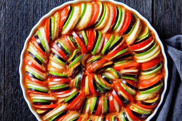 Ratatouille Dilimlenmiş Patlıcan Kabak Domates Fransız Mutfağı Yukarıdan Yatay Görüş — Stok fotoğraf