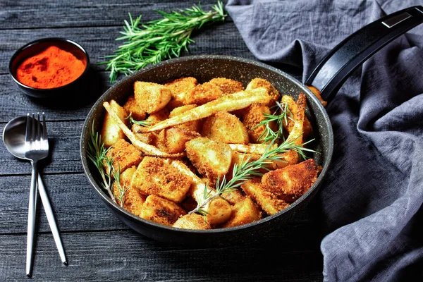 Oven Baked Root Vegetables Parsnip Potato Wedges Breaded Breadcrumbs Smoked — Stock Photo, Image