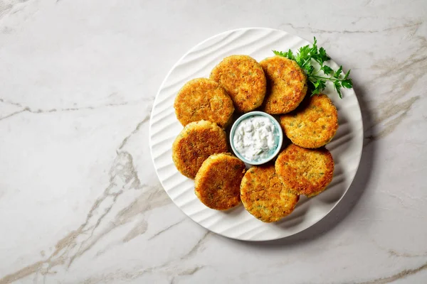 Fiskkakor Torsk Eller Kolja Filé Med Potatis Och Persilja Panerad — Stockfoto