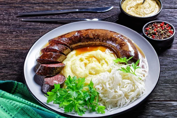 Comida Alemã Salsicha Salsicha Sangue Servida Prato Com Chucrute Purê — Fotografia de Stock