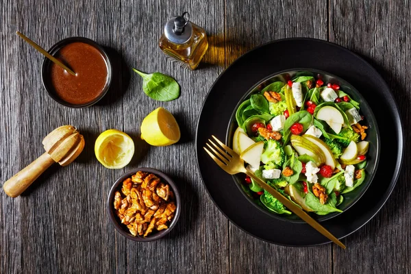 Pear Salad Blue Cheese Cubes Broccoli Spinach Leaves Caramelized Walnuts — Stock Photo, Image