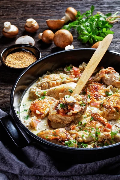 Chicken Thighs Drumsticks White Wine Cream Sauce Mustard Spices White — Stock Photo, Image