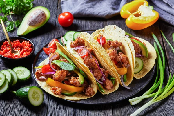 Chicken Street Mais Tacos Mit Gemüse Und Salsa — Stockfoto