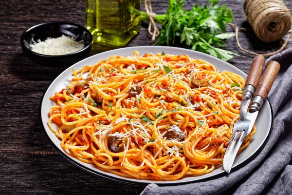 Espaguete Alla Norma Prato Macarrão Siciliano Berinjela Refogada Jogado Com — Fotografia de Stock