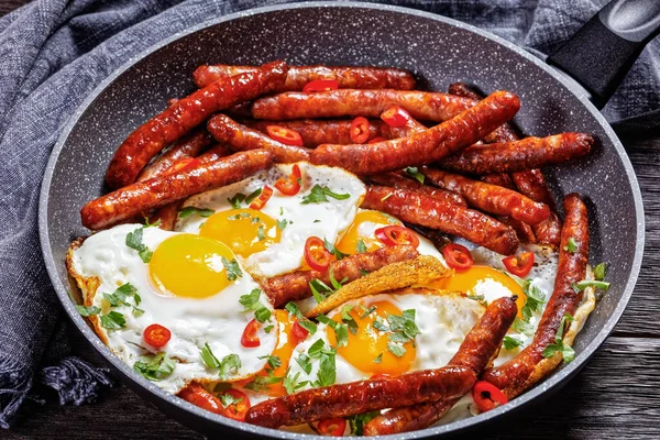 Longaniza Con Huevos Frukost Med Korv Med Stekta Ägg Kastrull — Stockfoto