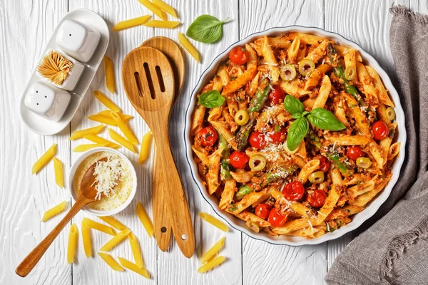 Baked Penne Pasta Ground Turkey Asparagus Whole Cherry Tomatoes Green — Stock Photo, Image