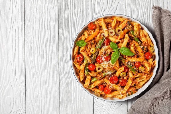 Baked Penne Pasta Ground Turkey Asparagus Whole Cherry Tomatoes Green — Stock Photo, Image