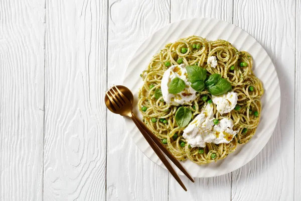 Spaghetti Salad Pesto Sauce Green Peas Basil Leaves Burrata Cheese — Stock Photo, Image