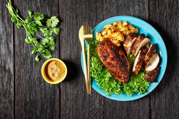Jerk Chicken Breasts Grilled Ananas Cubes Fresh Green Leaves Lettuce — Stock Photo, Image