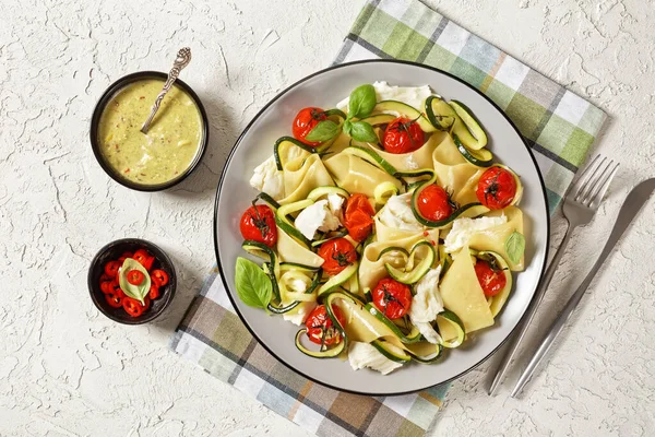 Vegetarische Open Lasagne Met Courgette Mozzarella Geroosterde Tomaten Basilicum Zelfgemaakte — Stockfoto