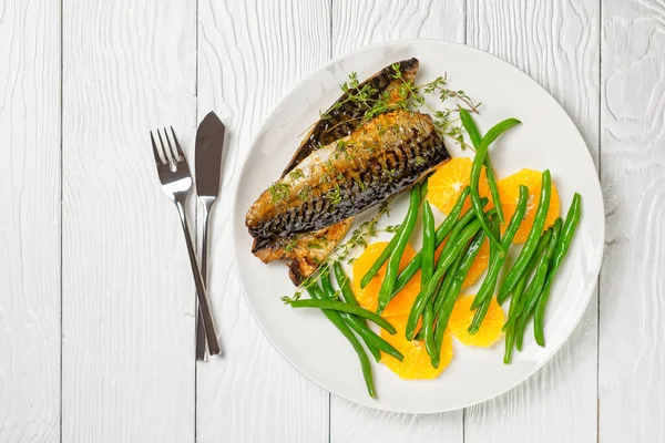 Sinaasappel Geglazuurde Makreel Filet Met Verse Sinaasappel Gestoomde Groene Bonen — Stockfoto