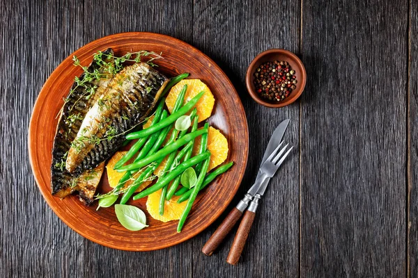 Filete Caballa Acristalada Naranja Con Naranja Fresca Judías Verdes Vapor —  Fotos de Stock