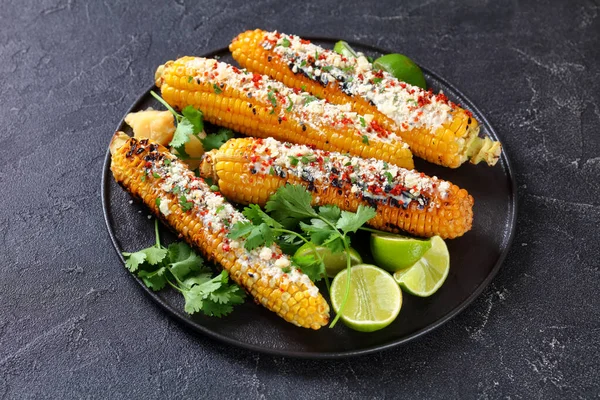 Elote Black Plate Grilled Mexican Street Corn Charred Cobs Slathered — Stock Photo, Image