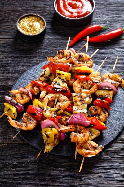 Grilled Shrimp Kabobs Charred Red Onion Sweet Pepper Pineapple Black — Stock Photo, Image