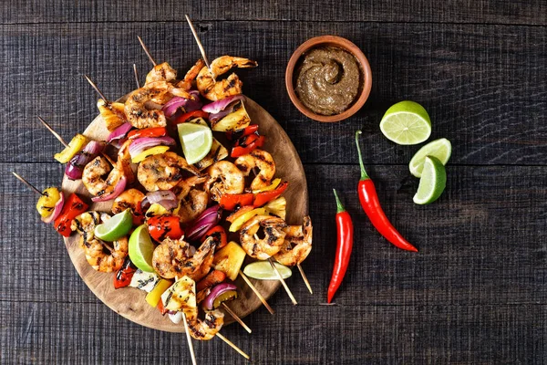 Grilled Shrimp Kabobs Charred Red Onion Sweet Pepper Pineapple Wooden — Stock Photo, Image