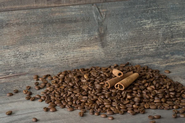 kahve çekirdekleri ile tarçın