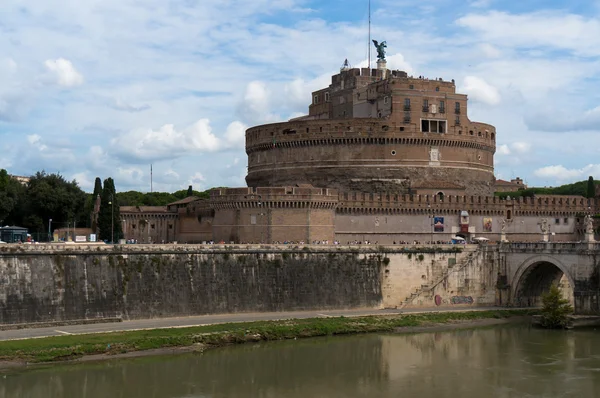Aziz Angelo Kalesi ve açıları Köprüsü