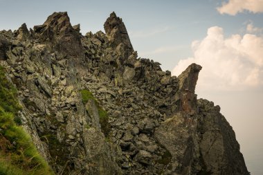 Romen Dağları doruklarına