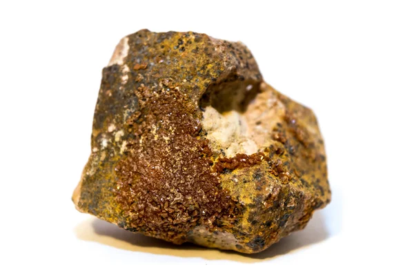 Siderit (mineral) isolerad på vit bakgrund — Stockfoto