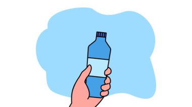 El ele tutuşan su şişesi. Maden suyu şişesini tutan bir el. Su iç. Enerji içeceği. Egzersiz. dehidrasyon