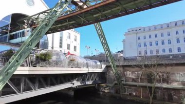 Wuppertal Askıya Alma 'da Wuppertal Demiryolu Tren İstasyonu