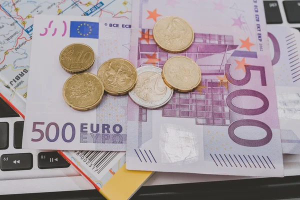 500-Euro-Scheine und -Münzen — Stockfoto