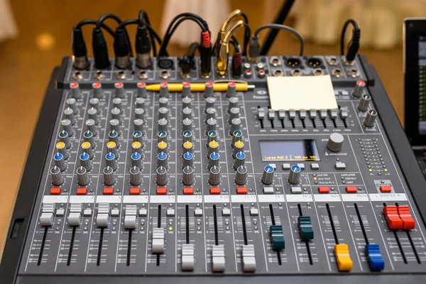 Zařízení pro ovládání mixéru zvuku — Stock fotografie