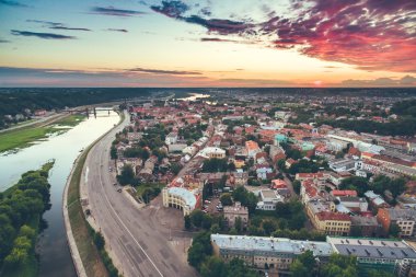 Yaz günbatımı Kaunas, Litvanya