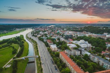 Yaz günbatımı Kaunas, Litvanya