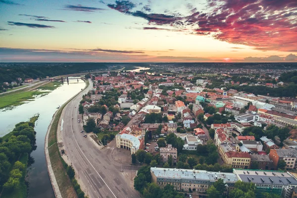 Coucher de soleil d'été à Kaunas, Lituanie — Photo