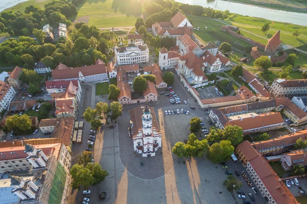 Pôr do sol de verão na cidade velha de Kaunas, Lituânia — Fotografia de Stock