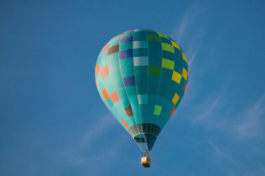 Güzel gökyüzü hava balonu