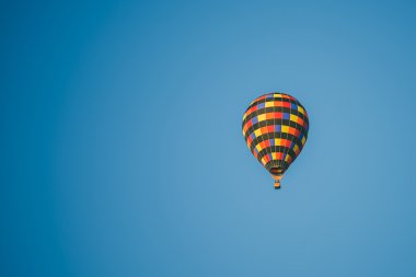 Güzel gökyüzü hava balonu