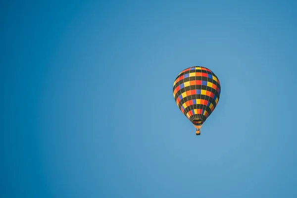 Ballon à air avec un ciel magnifique — Photo