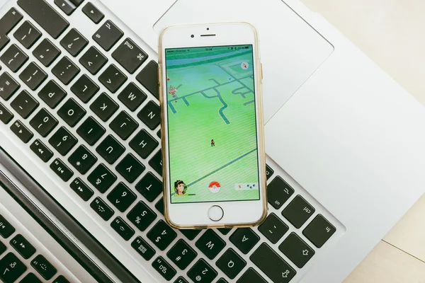 Jugar Pokémon ir juego — Foto de Stock