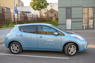 Tüm elektrikli araba Nissan Yaprak