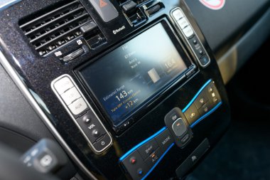 Tüm elektrikli araba Nissan Yaprak