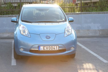 Tüm elektrikli araba Nissan Yaprak