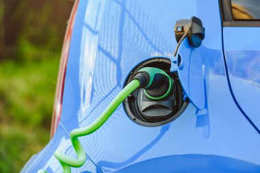 Elektrikli otomobil pilin şarj edilmesi