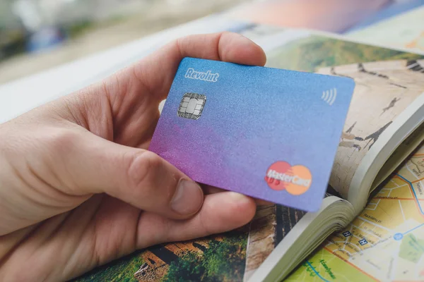 Revolut card and app on phone — Stock Photo, Image