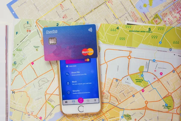 Revolut card and app on phone — Stock Photo, Image