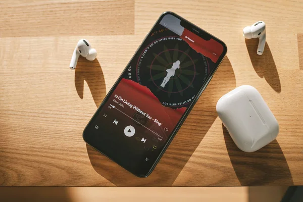 Kaunas Lithuania November 2020 Iphone Pro Spotify Застосунок Екрані Apple — стокове фото