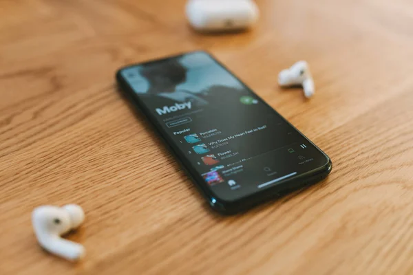 Kaunas Litwa Listopad 2020 Iphone Pro Aplikacją Spotify Ekranie Apple — Zdjęcie stockowe